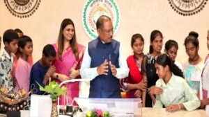 मुख्यमंत्री साय ने बच्चों से मन लगाकर पढ़ाई करने का किया आह्वान : शिक्षा को बताया उज्ज्वल भविष्य और सफलता का आधार