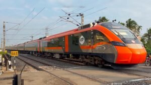 रेलवे की बड़ी तैयारी, 220 KMPH की रफ्तार से दौड़ेंगी सेमी हाई स्पीड ट्रेनें; कोच में होगा ब्लैक बॉक्स