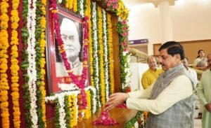 मुख्यमंत्री डॉ. यादव ने पूर्व मुख्यमंत्री स्व. कैलाश नाथ काटजू की जयंती पर पुष्पांजलि की अर्पित