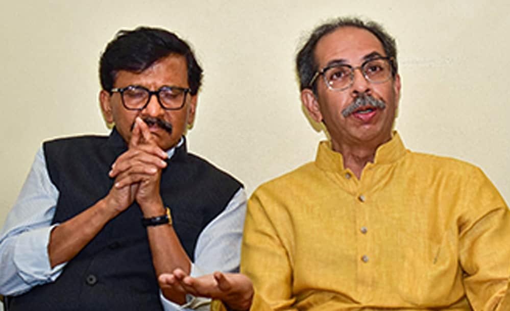 15 करोड़ का ऑफर और UBT में बड़ी टूट! 6 सांसद दिल्ली पहुंचे, क्या उद्धव के चाणक्य ने पलट दी बाजी?