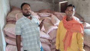 जशपुर में किसानों को खाद-बीज की पर्याप्त उपलब्धता, प्रशासन की कड़ी निगरानी से कालाबाजारी पर रोक