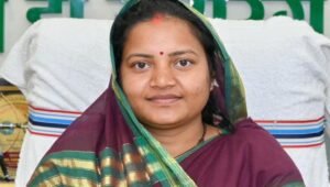 सुपोषण वृक्ष–मुनगा’ बनेगा जनआंदोलन, मंत्री लक्ष्मी राजवाड़े ने जनप्रतिनिधियों से किया पौधरोपण का आह्वान
