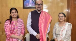 राज्यपाल डेका से सुप्रीम कोर्ट में छत्तीसगढ़ की स्टैंडिंग काउंसिल सुजैन ने की सौजन्य भेंट