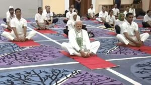 कोलकाता में योग दिवस पर बन सकता है नया रिकॉर्ड, पीएम मोदी के साथ 10 लाख लोगों के योग करने का दावा