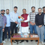 मुख्यमंत्री विष्णुदेव साय ने यूपीएससी प्रारंभिक परीक्षा में सफल ट्राइबल यूथ हॉस्टल के विद्यार्थियों से की मुलाकात