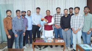 मुख्यमंत्री विष्णुदेव साय ने यूपीएससी प्रारंभिक परीक्षा में सफल ट्राइबल यूथ हॉस्टल के विद्यार्थियों से की मुलाकात
