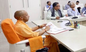 फायर एनओसी की वैधता समाप्त होने से पहले ही जारी करें नोटिस, जनसुरक्षा से कोई समझौता नहीं : मुख्यमंत्री योगी आदित्यनाथ
