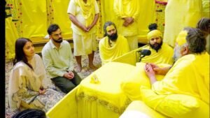 IPL 2026 जीतने के बाद वृंदावन पहुंचे विराट कोहली और अनुष्का शर्मा, प्रेमानंद महाराज से लिया आशीर्वाद