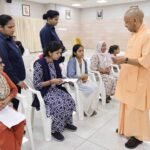 लखनऊ में ‘जनता दर्शन’: सीएम योगी ने सुनीं फरियादियों की समस्याएं