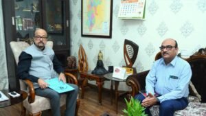 राज्यपाल रमेन डेका से मुख्य सचिव ने सौजन्य भेंट की