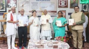 हिन्दी पत्रकारिता की गौरवशाली परंपरा से युवा प्रेरणा लें : राज्यपाल पटेल
