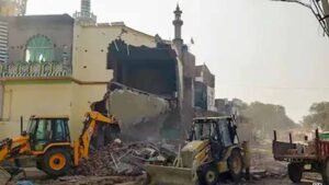 200 साल पुरानी मस्जिद पर चला बुलडोजर, हाईकोर्ट के फैसले के बाद बड़ी कार्रवाई