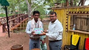 सुकमा के आदिवासी किसान के बेटे बारसे रोशन ने JEE एडवांस में गाड़े झंडे