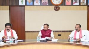 साय कैबिनेट के बड़े फैसले: किसानों को ₹15,000 प्रति एकड़ सहायता, 240 ई-बसों को मंजूरी