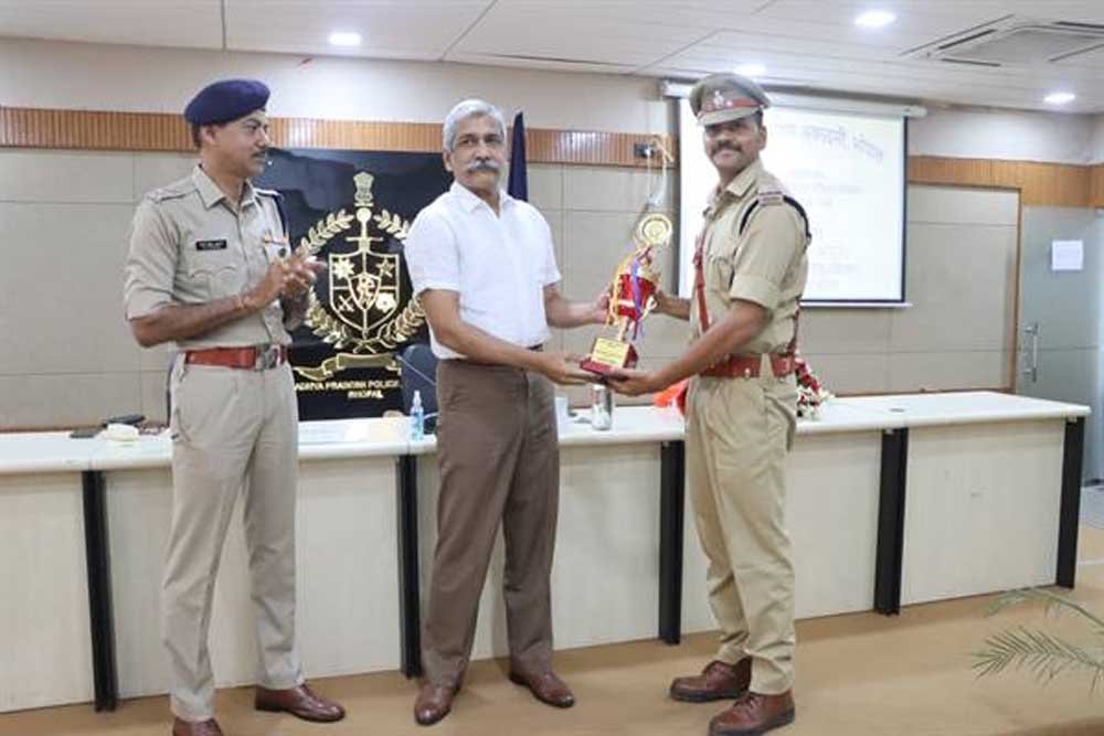 मध्य प्रदेश पुलिस अकादमी में परिवहन उप निरीक्षकों का बुनियादी प्रशिक्षण संपन्न