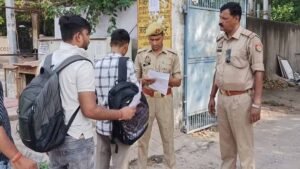 बिहार सिपाही भर्ती परीक्षा में सॉल्व्ड आंसर के साथ 2 वीक्षक पकड़े गए, 3 पर FIR दर्ज