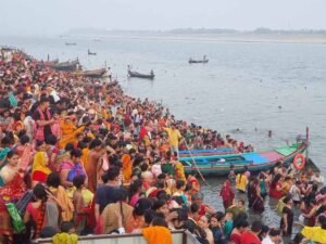 बक्सर में आर्द्रा स्नान पर उमड़ा आस्था का सैलाब, 20 हजार श्रद्धालुओं ने गंगा में लगाई डुबकी