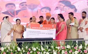 मुख्यमंत्री के हाथों मिला विकास योजनाओं का लाभ