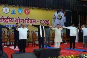 योग को जीवनशैली में शामिल करें, स्वस्थ और संतुलित जीवन की ओर बढ़ें: राज्यपाल रमन डेका