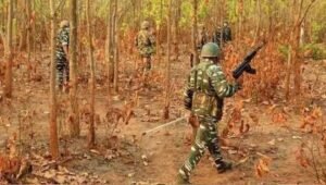 कांकेर के जंगल में नक्सलियों का विस्फोटक डंप बरामद, 4 बंदूकें और 2 वायरलेस सेट मिले