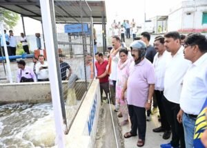 रायपुर का निरीक्षण करने में स्कूटी से निकले उप मुख्यमंत्री अरुण साव