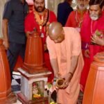 दतिया के पीतांबरा पीठ पहुंचे CM योगी और डिप्टी CM मौर्य, विधि-विधान से की पूजा-अर्चना