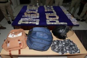 इंदौर पुलिस की बड़ी सफलता स्क्रैप व्यापारी के कर्मचारी से 29 लाख 65 हजार रुपए की लूट का खुलासा 03 आरोपी गिरफ्तार