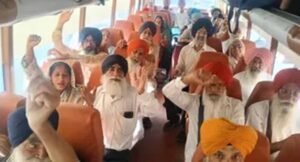 अमृतसर से पाकिस्तान रवाना हुआ सिख जत्था, महाराजा रणजीत सिंह की बरसी पर करेगा गुरुधामों के दर्शन