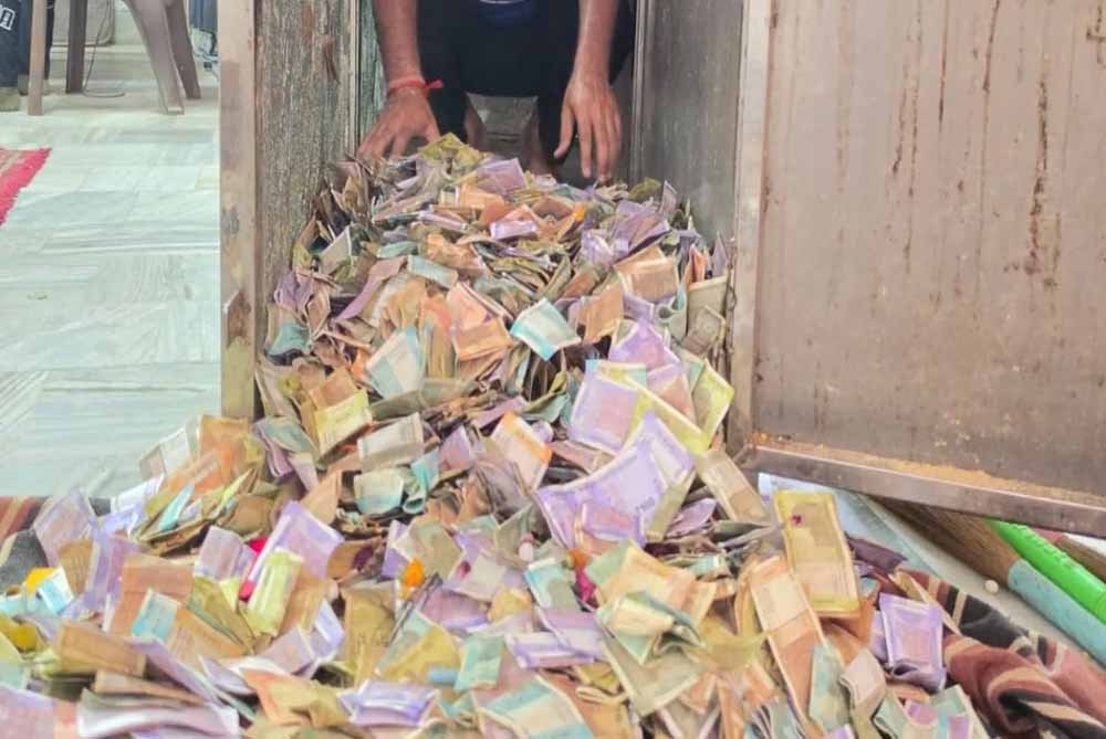 बाबा श्याम मंदिर के दानपात्रों से निकले करोड़ों रुपये, विदेशी करेंसी और आभूषण देखकर सभी हैरान