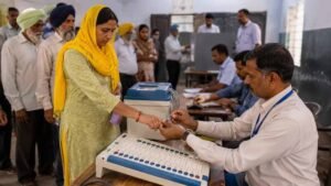 EVM खराबी से रुका चुनावी फैसला, गुरदासपुर के दो बूथों पर कल होगा पुनर्मतदान