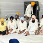बेअदबी कानून पर अकाल तख्त पहुंचे पंजाब के मंत्री-विधायक, नंगे पैर पहुंचकर रखा सरकार का पक्ष