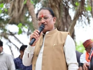 बरगद की छांव में सजी मुख्यमंत्री की चौपाल : सक्ती जिले के ग्राम ठठारी में ग्रामीणों से किया सीधा संवाद
