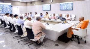 योगी सरकार तीन तलाक और एसिड पीड़िताओं को देगी आवास योजना का लाभ