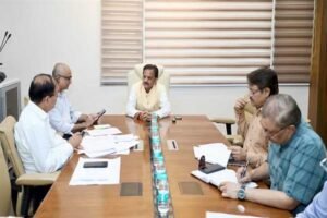 स्वास्थ्य अधोसंरचना विकास कार्य समय-सीमा में गुणवत्ता के साथ पूरे किए जाएँ : उप मुख्यमंत्री  शुक्ल