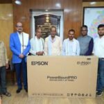 राज्यपाल डेका ने मरका गांव के स्कूल को दिए डिजिटल बोर्ड
