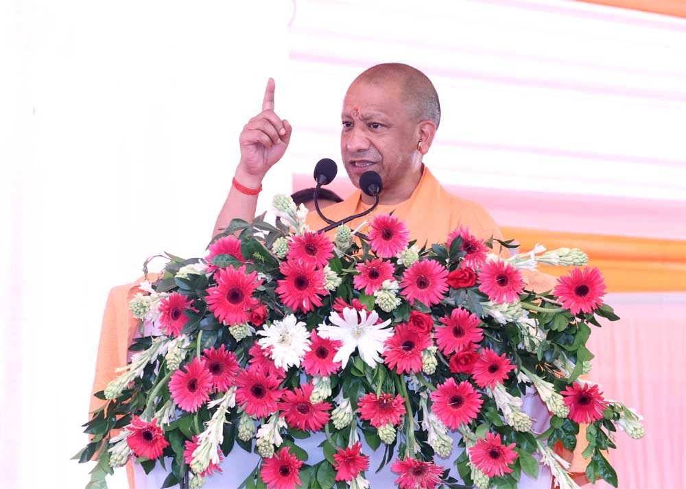 श्रद्धालुओं के स्वागत के लिए अयोध्या-लखनऊ मार्ग पर भव्य गेट कॉम्प्लेक्स तैयार