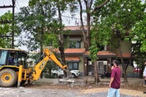 सेजबहार फेस-1 कॉलोनी की भूमि से अतिक्रमण हटाया, अवैध सड़क निर्माण पर मंडल की कार्रवाई