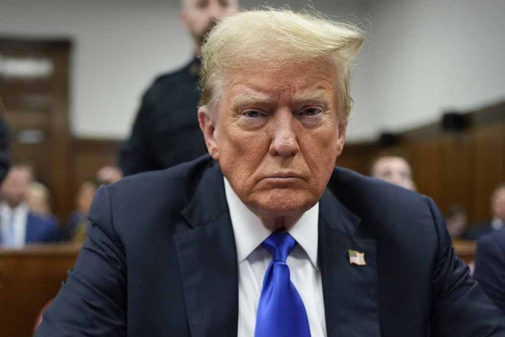 US Attacks Iran: अपाचे हेलिकॉप्टर गिरने के बाद ट्रंप का बड़ा एक्शन, ईरान पर हमला, होर्मुज में बढ़ा तनाव