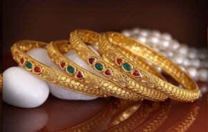 सोना-चांदी हुआ सस्ता, फिर भी 22 कैरेट गोल्ड 1.42 लाख के पार; जानें ताजा रेट