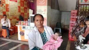 खरगोन में हैरान करने वाली घटना: सार्वजनिक शौचालय में महिला ने दिया बच्चे को जन्म