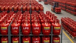 LPG Rule Change: कच्चा तेल सस्ता होते ही बड़ा फैसला, आज से हटीं ये पाबंदियां, उपभोक्ताओं को राहत