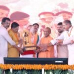 मंच पर मुख्यमंत्री के आने के बाद से पंडाल में गूंजता रहा जय  राम व बुलडोजर बाबा का जयघोष