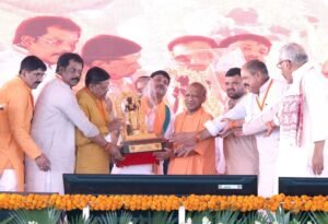 मंच पर मुख्यमंत्री के आने के बाद से पंडाल में गूंजता रहा जय  राम व बुलडोजर बाबा का जयघोष