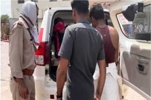 टीकमगढ़ के डायल-112 हीरोज सड़क दुर्घटना में घायल दो युवतियों एवं एक युवक को त्वरित सहायता से पहुँचाया अस्पताल