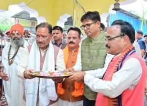 मुख्यमंत्री  साय ने भिखमपुरा के पंचमुखी सिद्ध हनुमान मंदिर में की पूजा-अर्चना