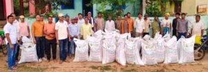 तिलहन उत्पादन बढ़ाने की दिशा में सशक्त पहल, कोटमीकला के किसानों को मिला उन्नत मूंगफली बीज