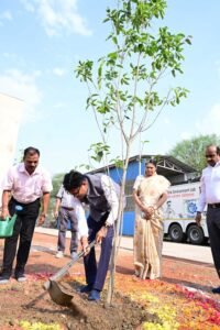 विश्व पर्यावरण दिवस पर मंत्री ओपी चौधरी ने किया मौल पौधे का रोपण