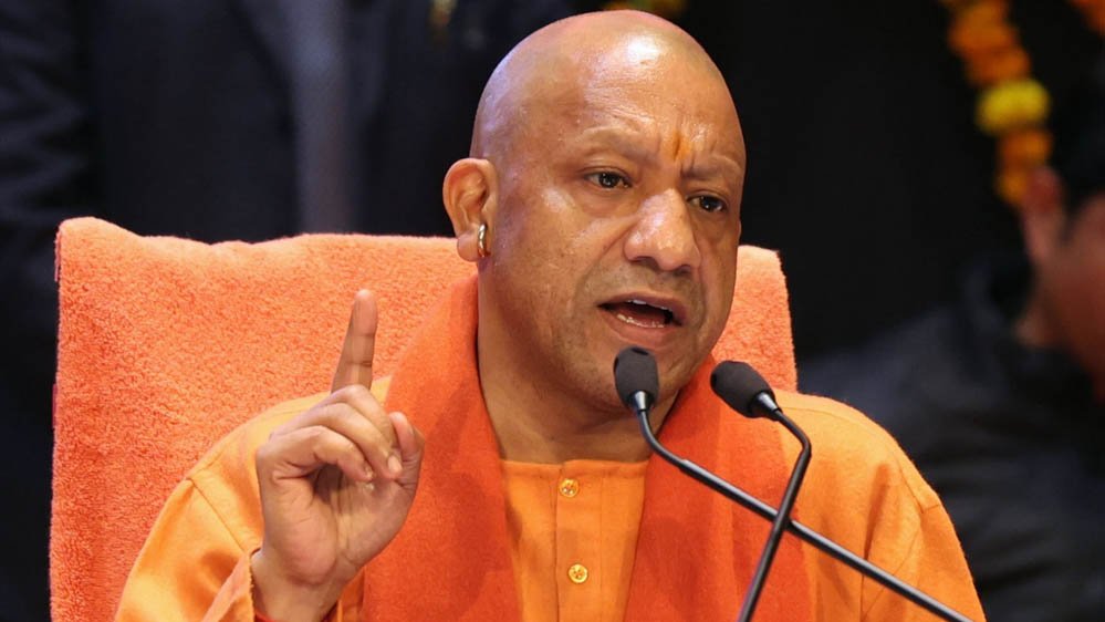 UP की महिलाओं को CM योगी का बड़ा तोहफा, मुफ्त आवास और स्वास्थ्य सुरक्षा योजना का मिलेगा लाभ