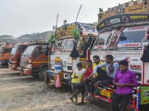 राजस्थान में ट्रक हड़ताल शुरू, दस हजार वाहनों के पहिए थमने से बढ़ी चिंता