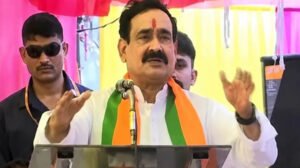 दतिया में मंच पर भावुक हुए नरोत्तम मिश्रा, छलके आंसू; बोले- एक-एक गांव जाऊंगा, आशुतोष को जिताऊंगा